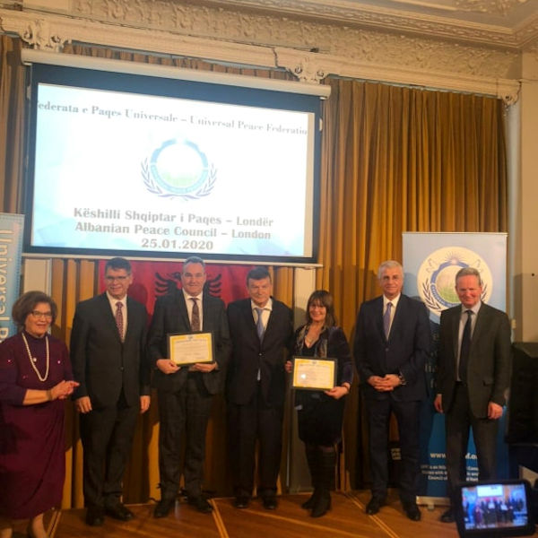 Pamje nga Ceremonia në Londër e Federatës të Paqes Universale