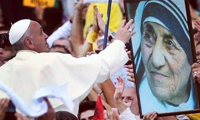 Nënë Tereza - papa Francesku Nënë Tereza - papa Francesku