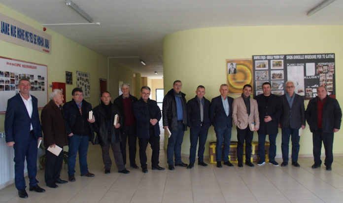 Krasniqi dhuron komplet lapsash në Rrëshen Krasniqi dhuron komplet lapsash në Rrëshen