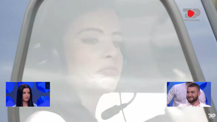 Jasmina me Princin në helikopter - Përputhen Jasmina me Princin në helikopter - Përputhen