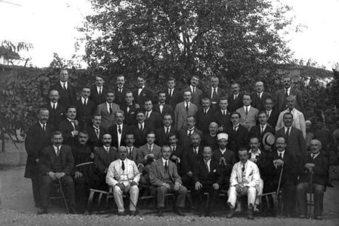 Parlamenti i parë shqiptar, 1921 Parlamenti i parë shqiptar, 1921