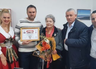 JU PREZANTOJMË, SUKSESIN E RADHËS NË KONCERTIN HUMAN, NË SHTËPINË E TË MOSHUARVE”SEFER DERVISHI” NË KAVAJË Margarita Xhepa - Shtëpia e të moshuarve, Kavajë